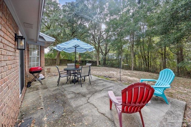 3905 Deerwood Cir, Pace, FL 32571