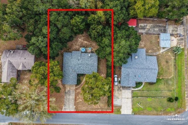 3905 Deerwood Cir, Pace, FL 32571