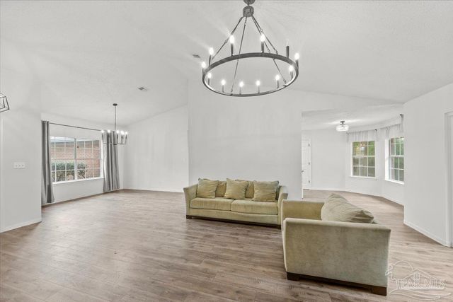 3905 Deerwood Cir, Pace, FL 32571