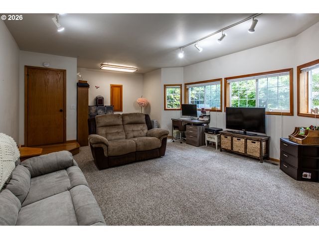 2660 BOWMONT Dr, Eugene, OR 97405