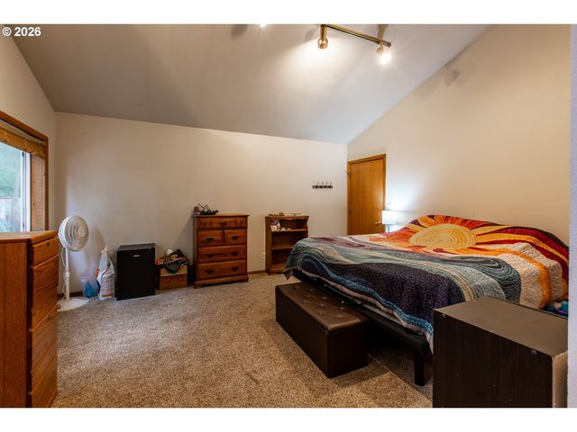 2660 BOWMONT Dr, Eugene, OR 97405