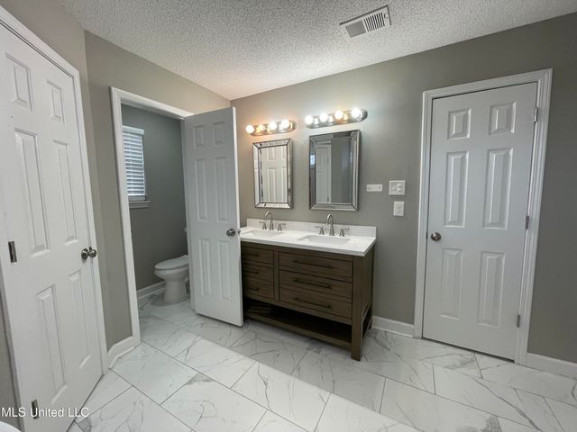 9004 Lakeside Cove, Olive Branch, MS 38654