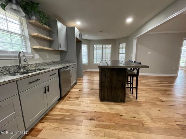 9004 Lakeside Cove, Olive Branch, MS 38654