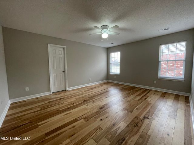 9004 Lakeside Cove, Olive Branch, MS 38654