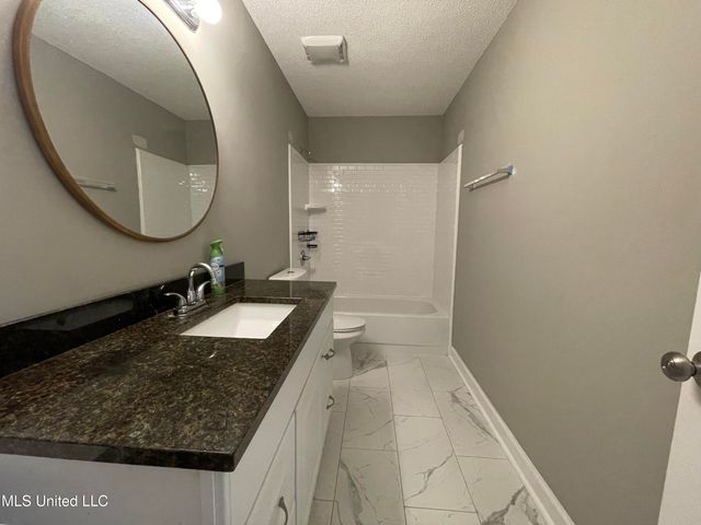 9004 Lakeside Cove, Olive Branch, MS 38654