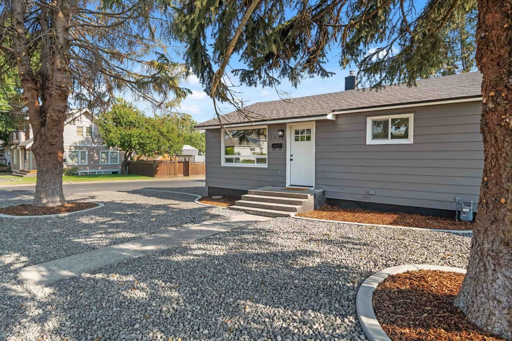 1528 E Walton Ave, Spokane, WA 99207 photo 2