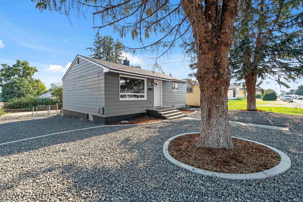 1528 E Walton Ave, Spokane, WA 99207 photo 3