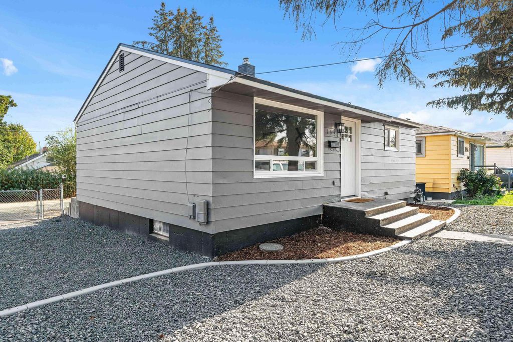 1528 E Walton Ave, Spokane, WA 99207 photo 4