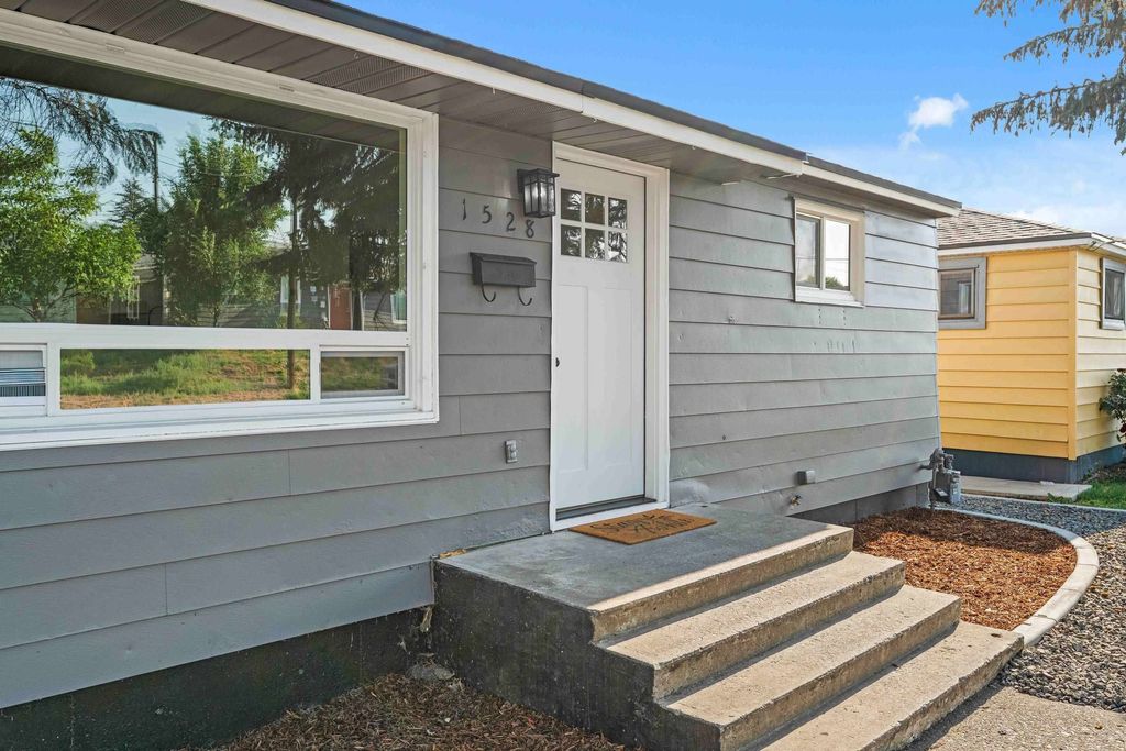 1528 E Walton Ave, Spokane, WA 99207 photo 5