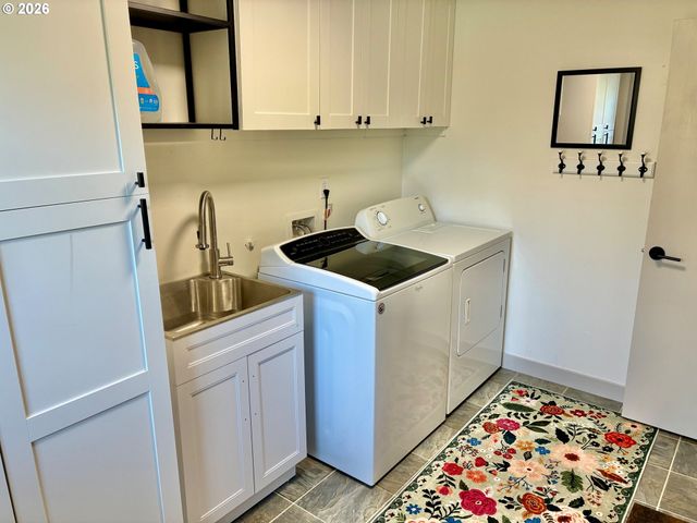 990 BRIDGE VIEW Ct, Astoria, OR 97103