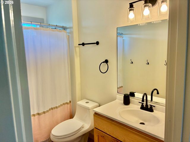 990 BRIDGE VIEW Ct, Astoria, OR 97103