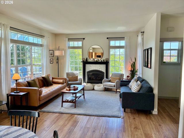 990 BRIDGE VIEW Ct, Astoria, OR 97103
