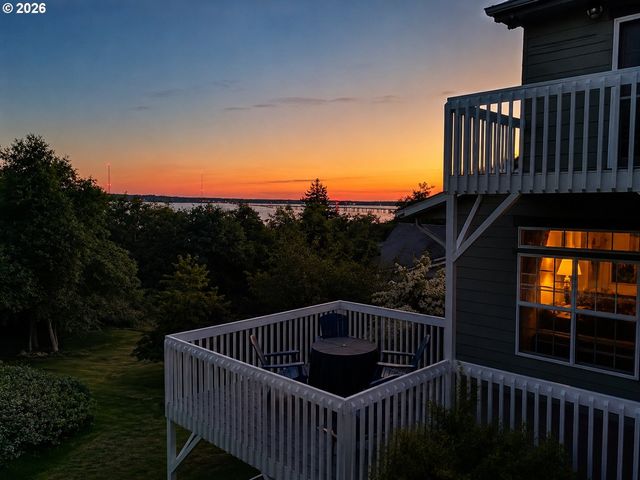 990 BRIDGE VIEW Ct, Astoria, OR 97103