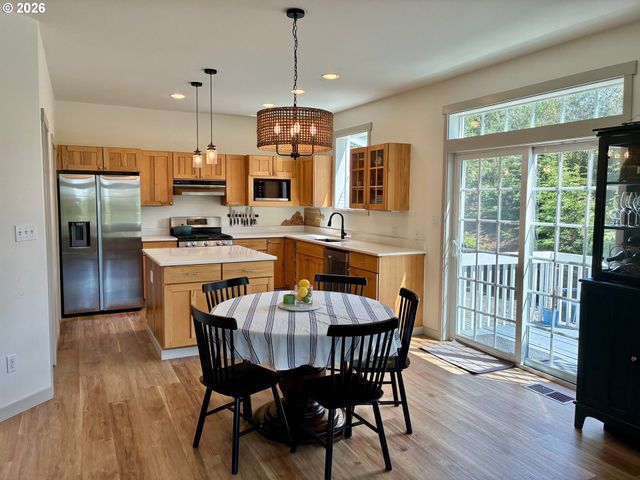 990 BRIDGE VIEW Ct, Astoria, OR 97103