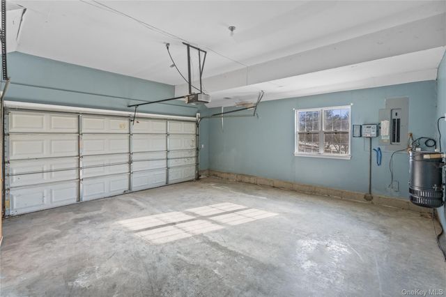 2 Bridle Way, Pawling, NY 12564