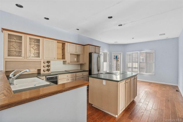 2 Bridle Way, Pawling, NY 12564