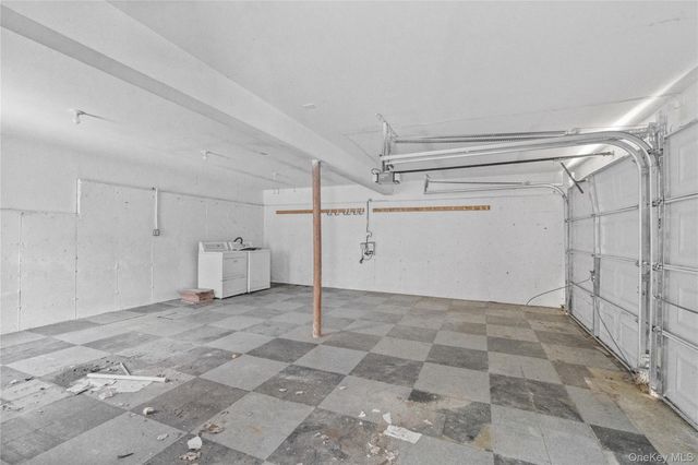 2 Bridle Way, Pawling, NY 12564