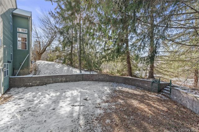 2 Bridle Way, Pawling, NY 12564