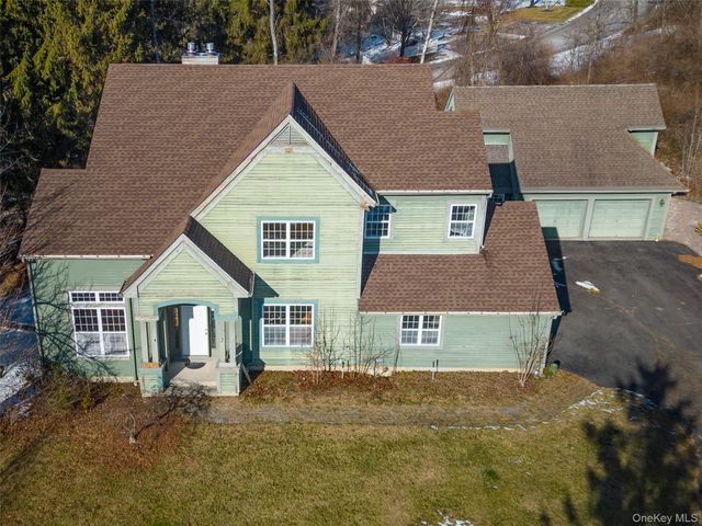2 Bridle Way, Pawling, NY 12564