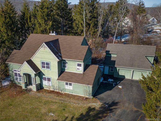 2 Bridle Way, Pawling, NY 12564