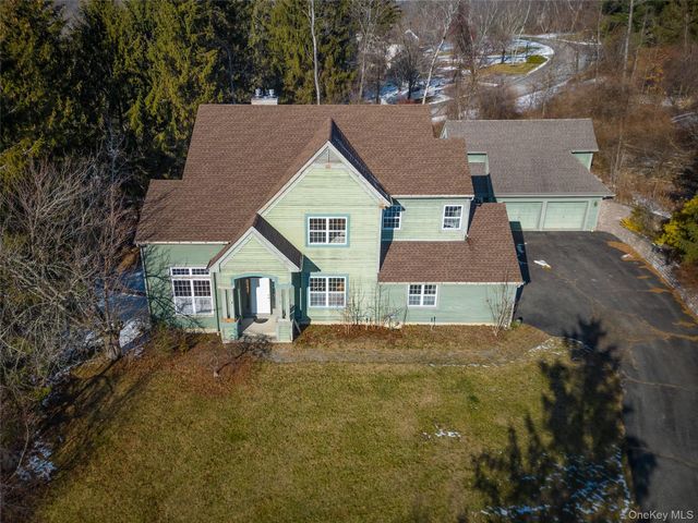 2 Bridle Way, Pawling, NY 12564
