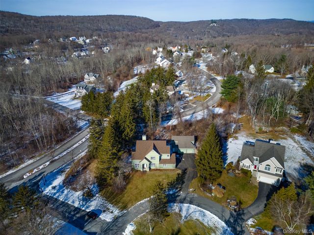 2 Bridle Way, Pawling, NY 12564