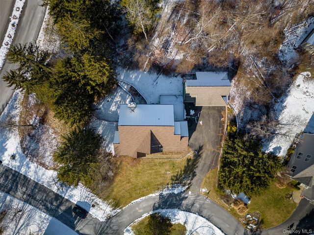2 Bridle Way, Pawling, NY 12564
