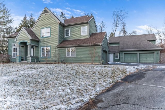 2 Bridle Way, Pawling, NY 12564