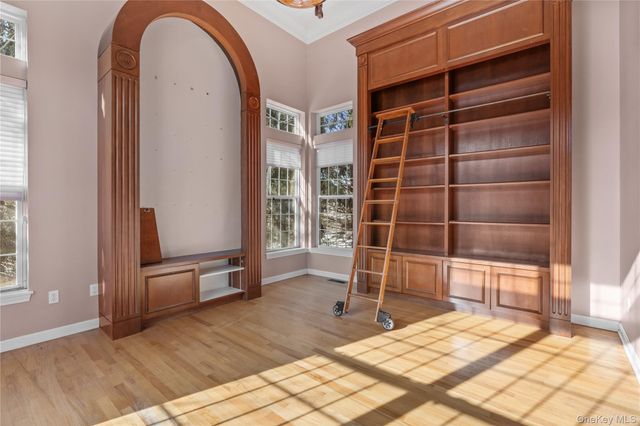 2 Bridle Way, Pawling, NY 12564