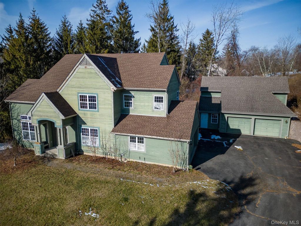 2 Bridle Way, Pawling, NY 12564