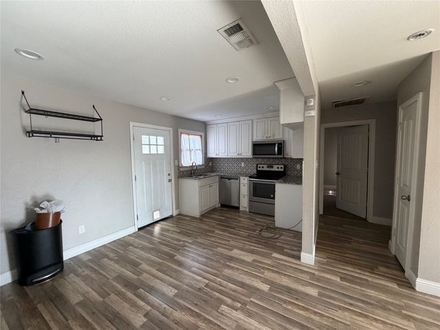 809 E Mulkey Street, Fort Worth, TX 76104