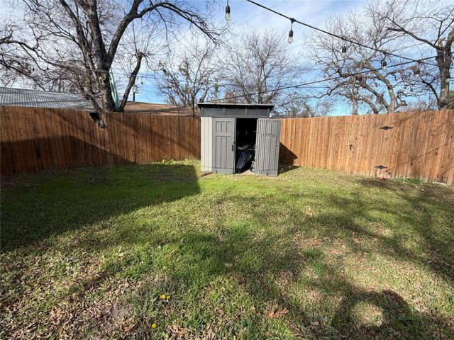 809 E Mulkey Street, Fort Worth, TX 76104