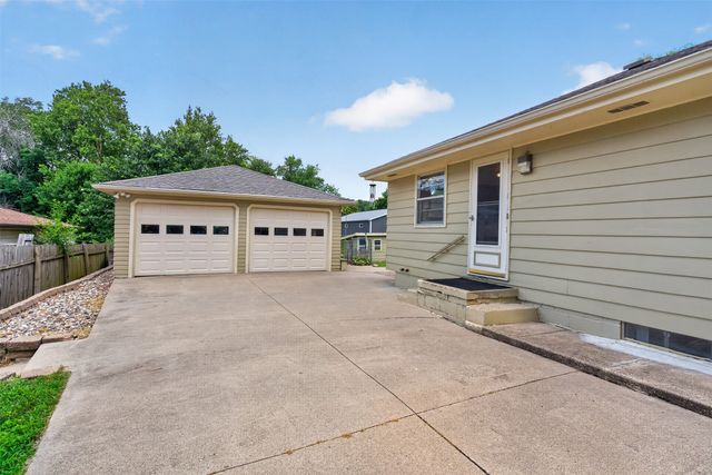 940 NE 51st Avenue, Des Moines, IA 50313