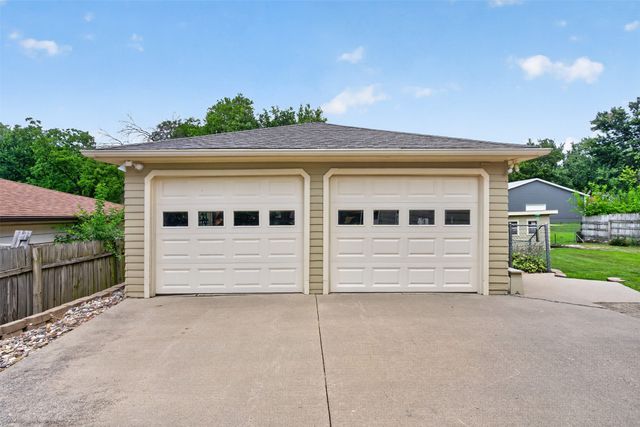 940 NE 51st Avenue, Des Moines, IA 50313