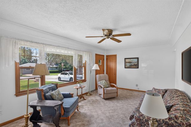 940 NE 51st Avenue, Des Moines, IA 50313