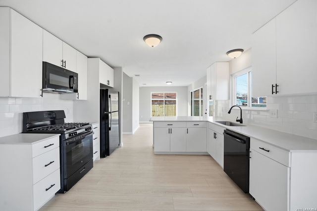 5118 Silent Lk, San Antonio, TX 78244