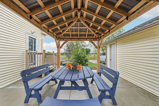 1262 N Heck Hill Road, Saint Paris, OH 43072