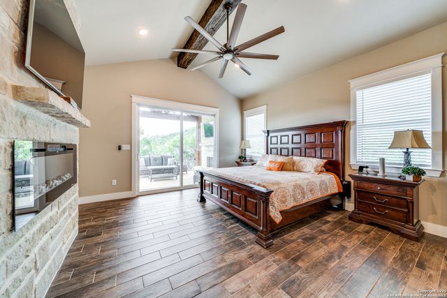 895 Private Road 1742, Mico, TX 78056