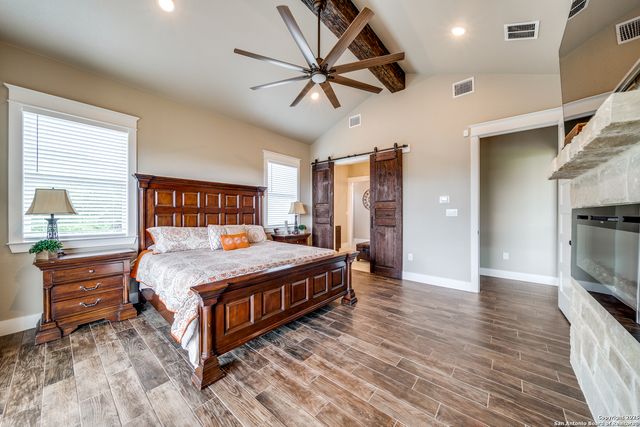 895 Private Road 1742, Mico, TX 78056