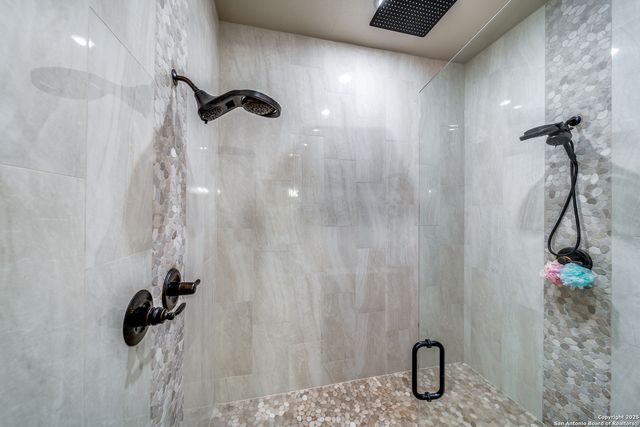 895 Private Road 1742, Mico, TX 78056