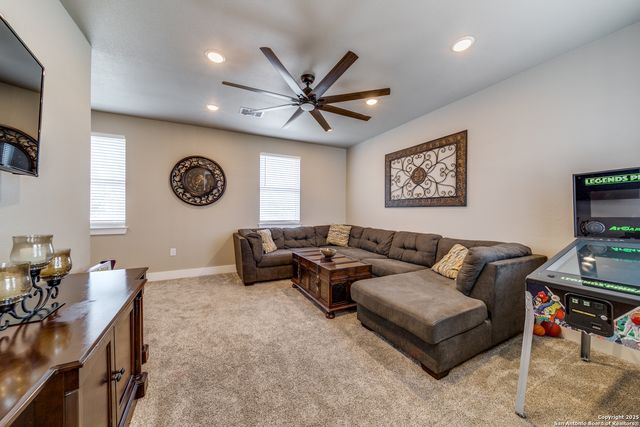 895 Private Road 1742, Mico, TX 78056
