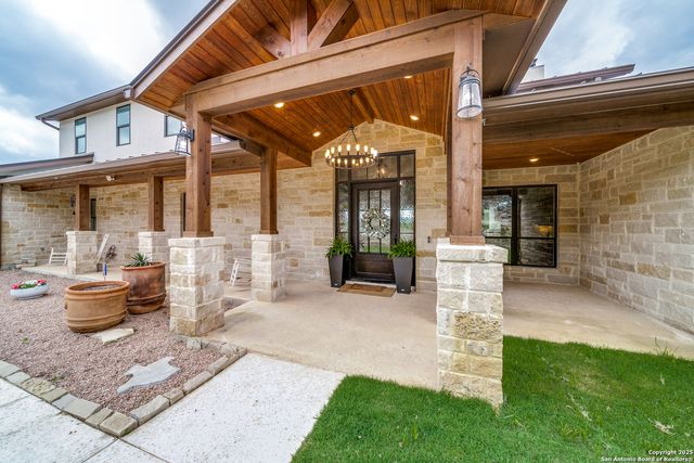 895 Private Road 1742, Mico, TX 78056