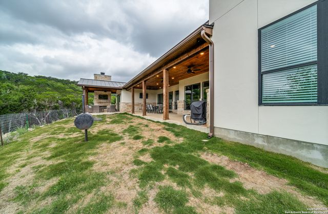 895 Private Road 1742, Mico, TX 78056