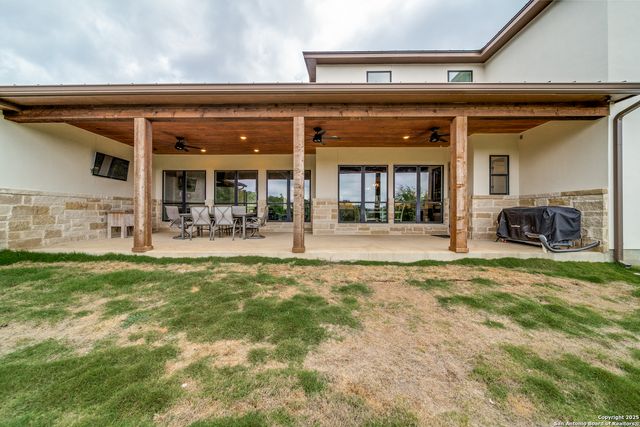 895 Private Road 1742, Mico, TX 78056