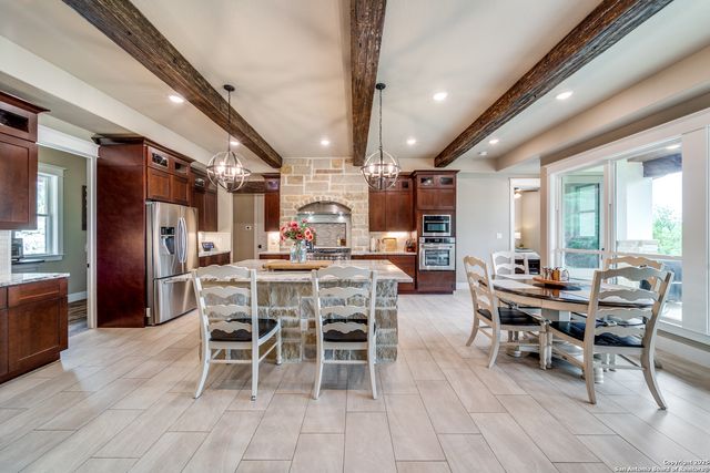 895 Private Road 1742, Mico, TX 78056