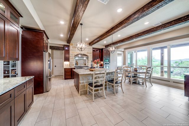 895 Private Road 1742, Mico, TX 78056