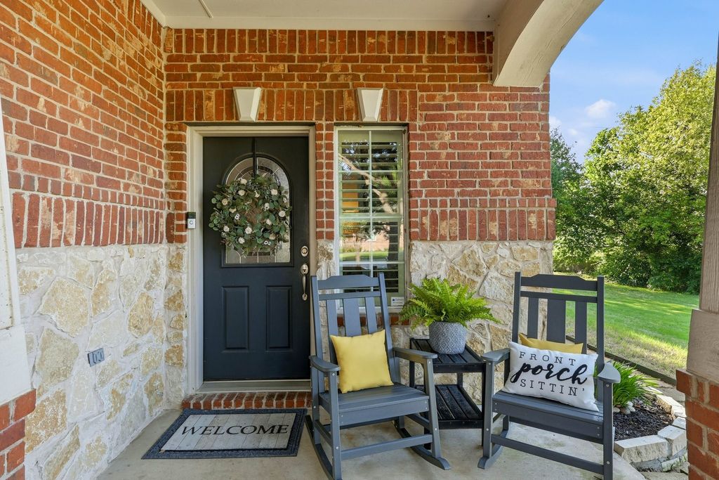 377 Kirby Drive, Lantana, TX 76226 — photo 2