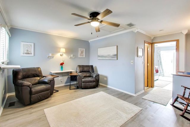 17298 W Maple Lane, Gurnee, IL 60031