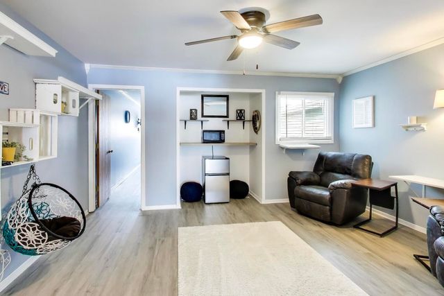 17298 W Maple Lane, Gurnee, IL 60031