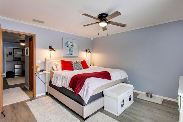 17298 W Maple Lane, Gurnee, IL 60031